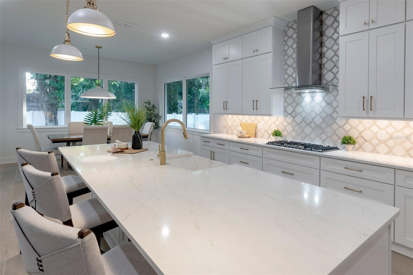 Image 24 of 83 For 910 Golfview Street