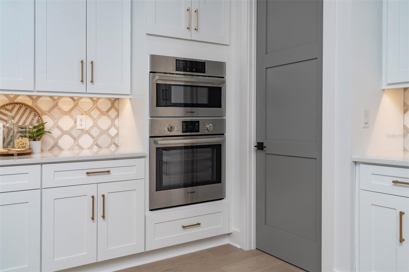 Image 26 of 83 For 910 Golfview Street