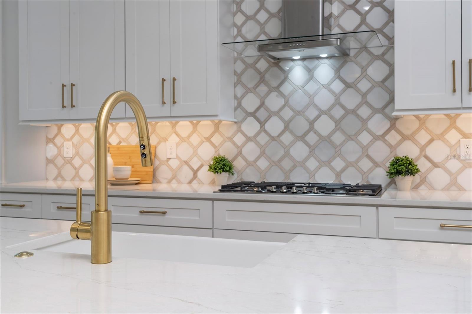 Image 28 of 83 For 910 Golfview Street