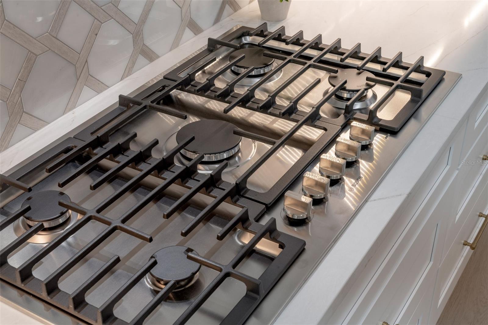 Image 30 of 83 For 910 Golfview Street