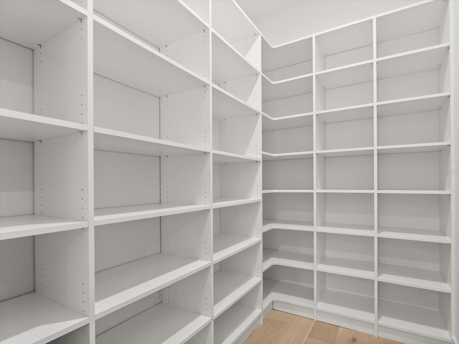 Image 32 of 83 For 910 Golfview Street