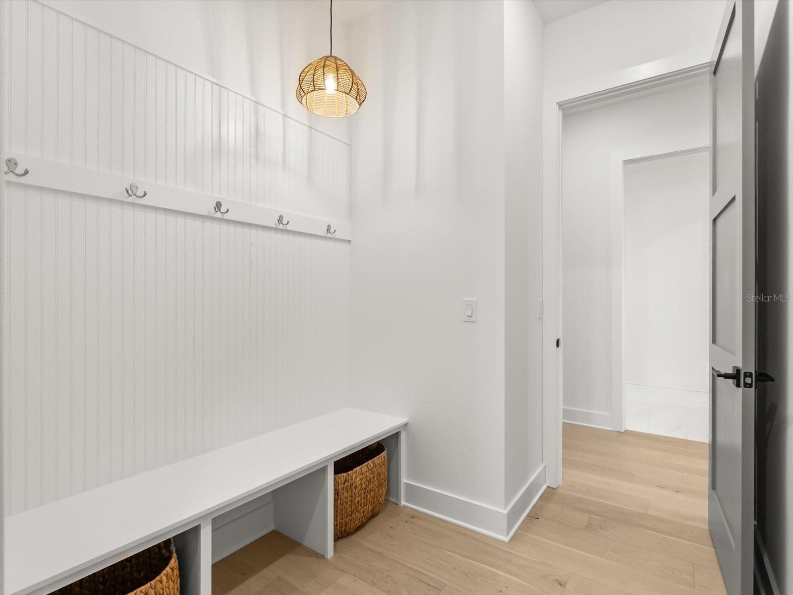 Image 35 of 83 For 910 Golfview Street