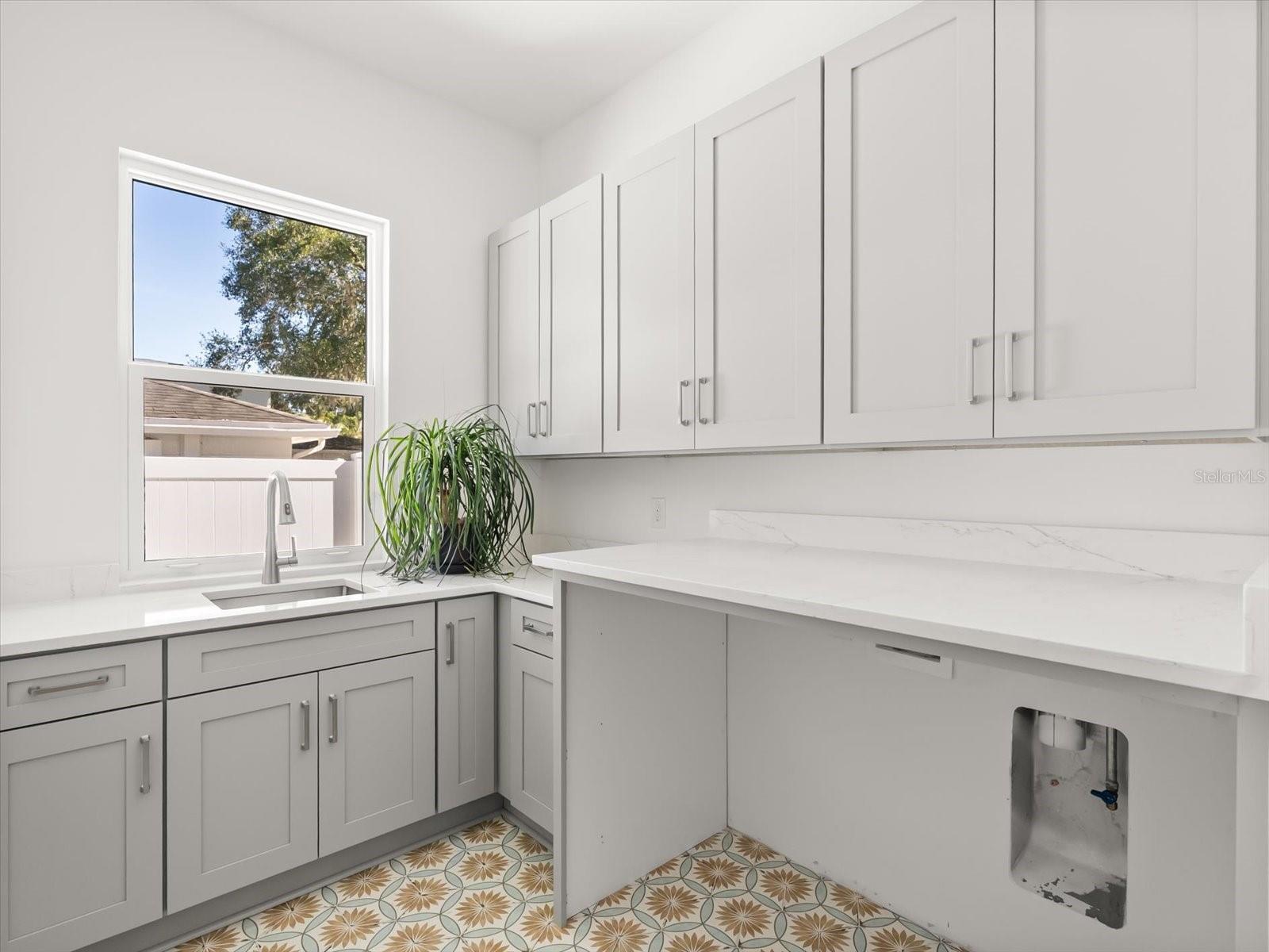 Image 36 of 83 For 910 Golfview Street