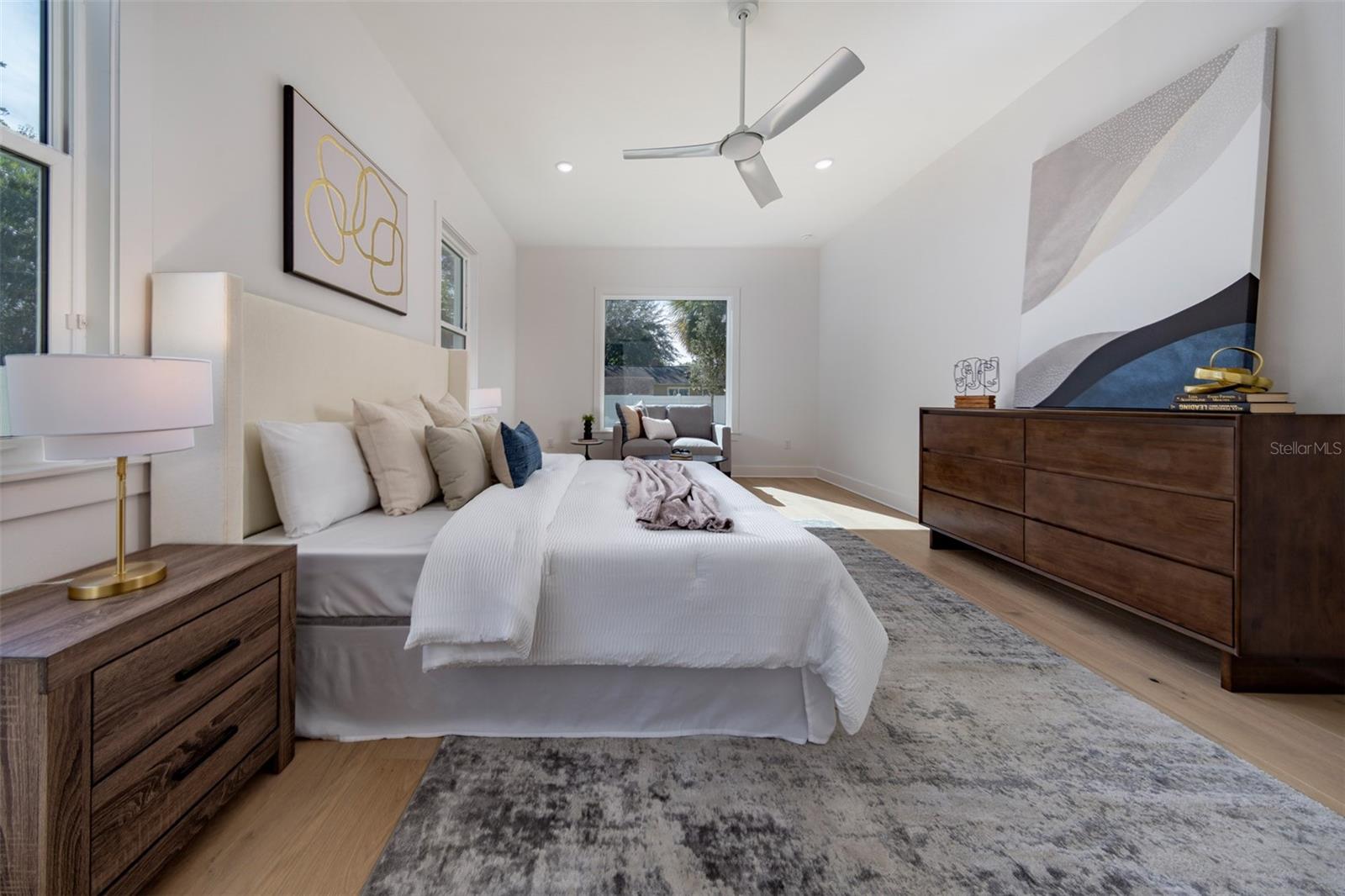 Image 37 of 83 For 910 Golfview Street