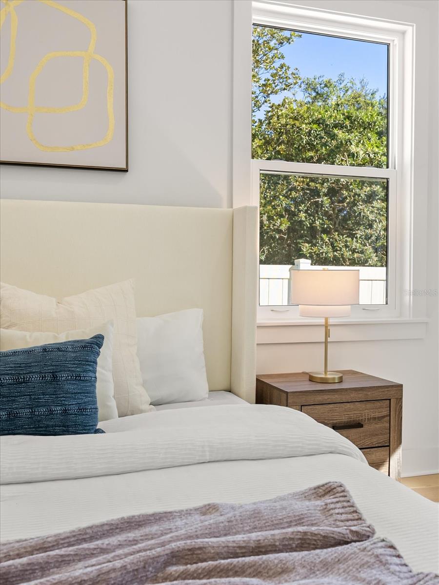 Image 39 of 83 For 910 Golfview Street