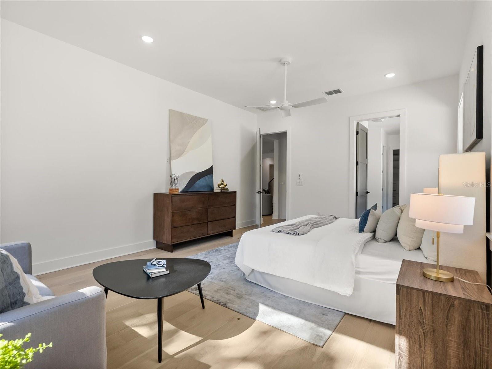 Image 41 of 83 For 910 Golfview Street