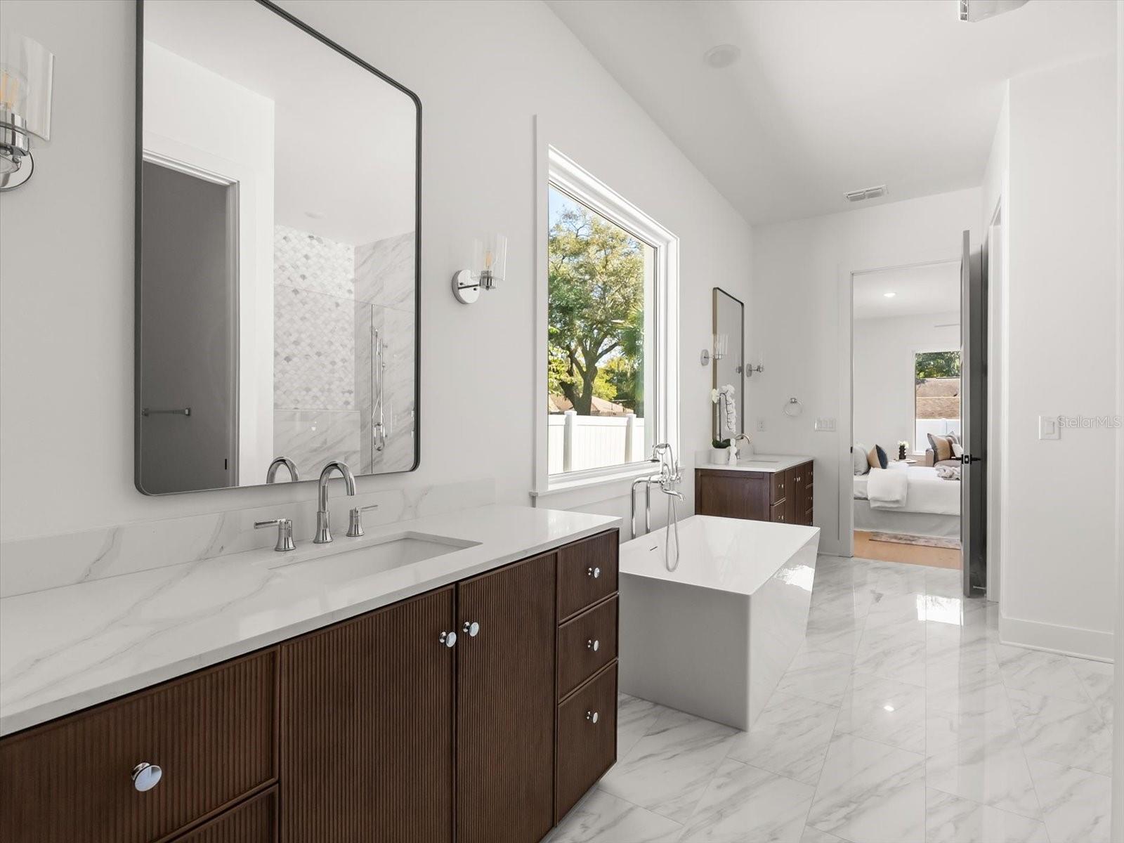 Image 44 of 83 For 910 Golfview Street