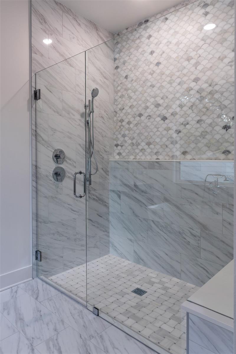 Image 45 of 83 For 910 Golfview Street