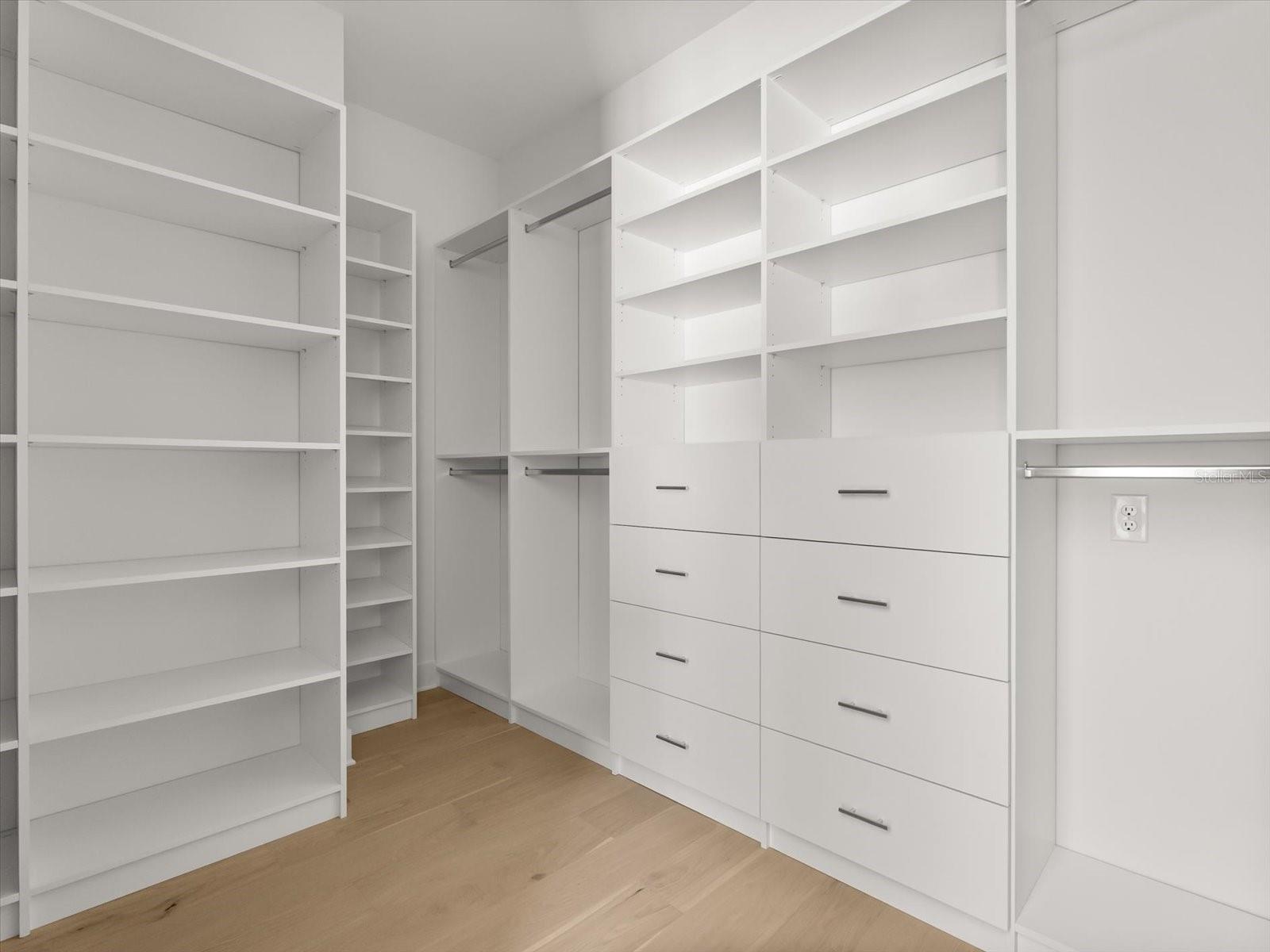 Image 49 of 83 For 910 Golfview Street