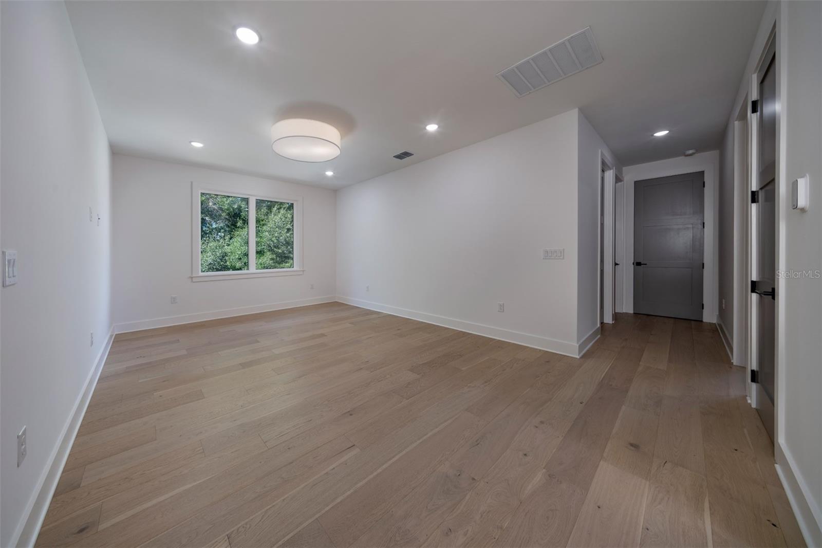 Image 51 of 83 For 910 Golfview Street