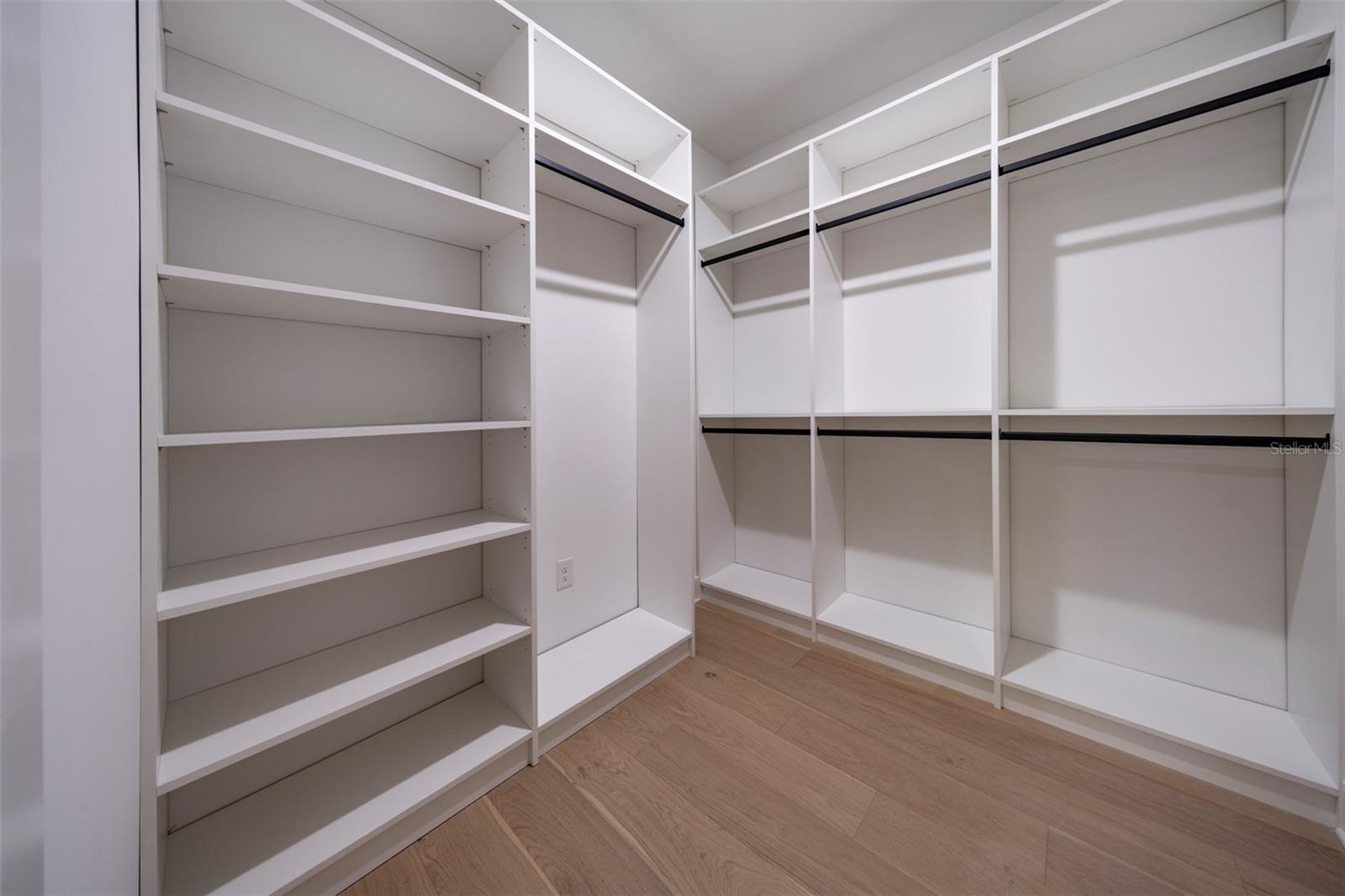 Image 55 of 83 For 910 Golfview Street