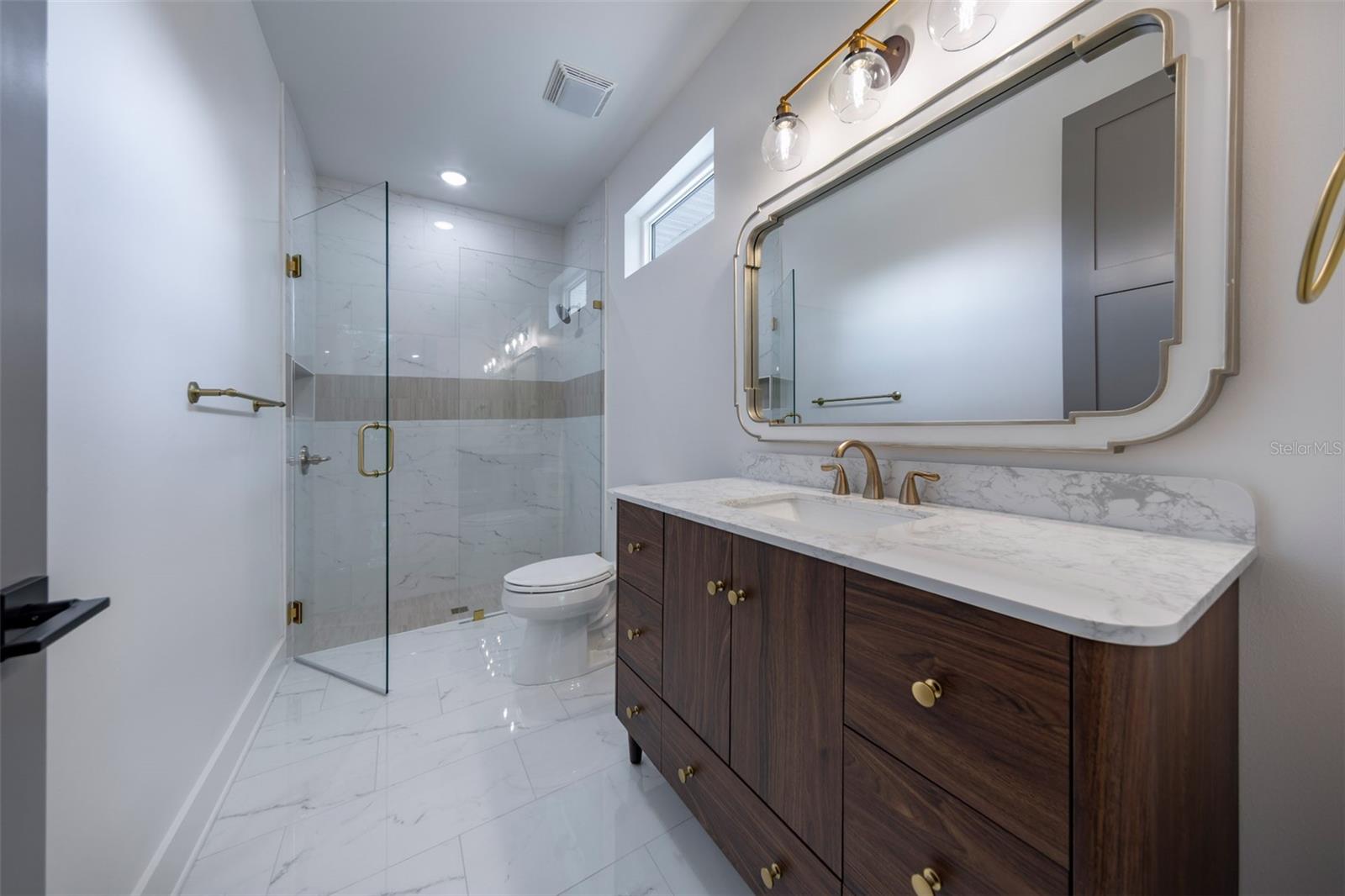 Image 56 of 83 For 910 Golfview Street