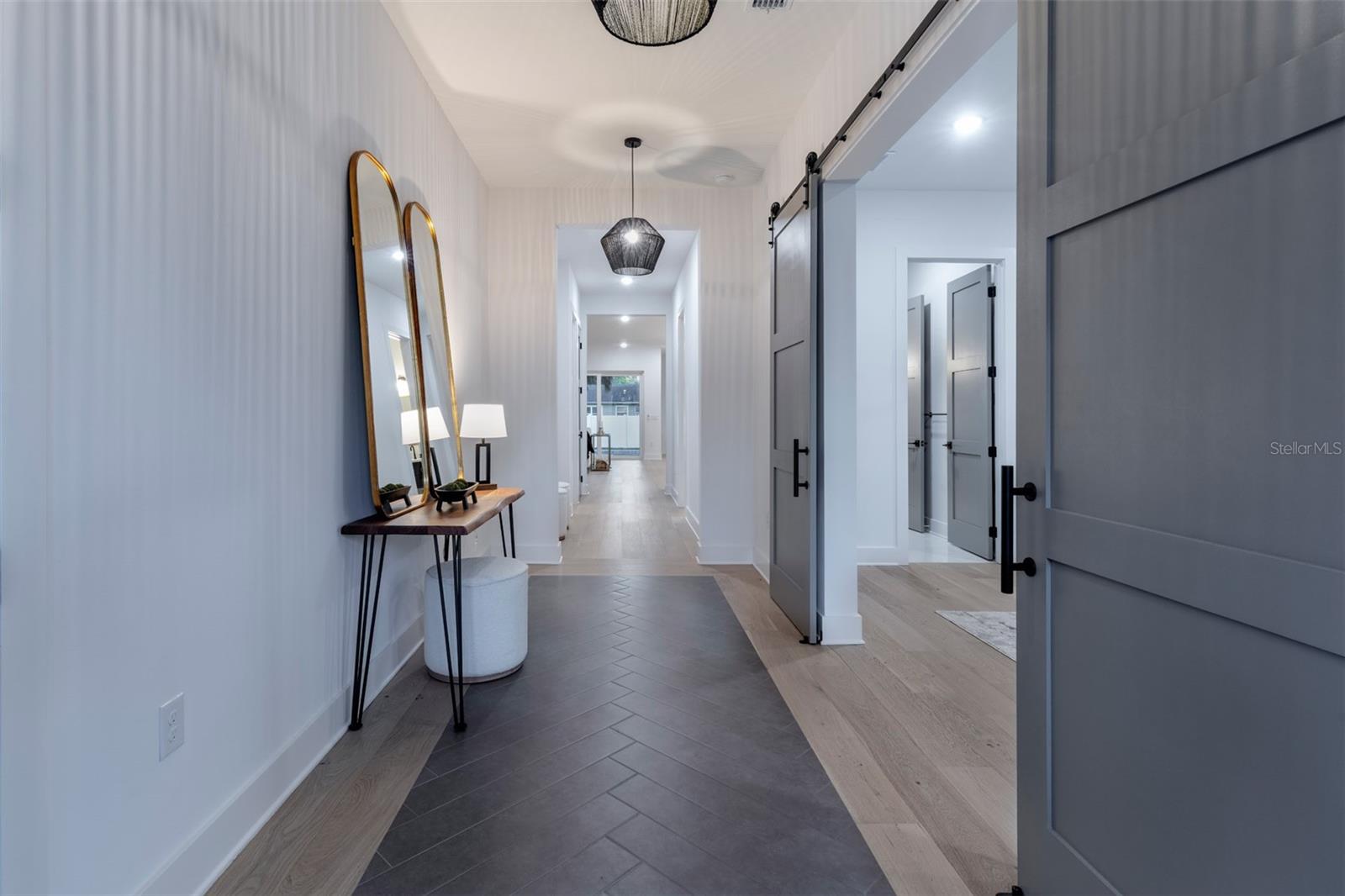 Image 6 of 83 For 910 Golfview Street