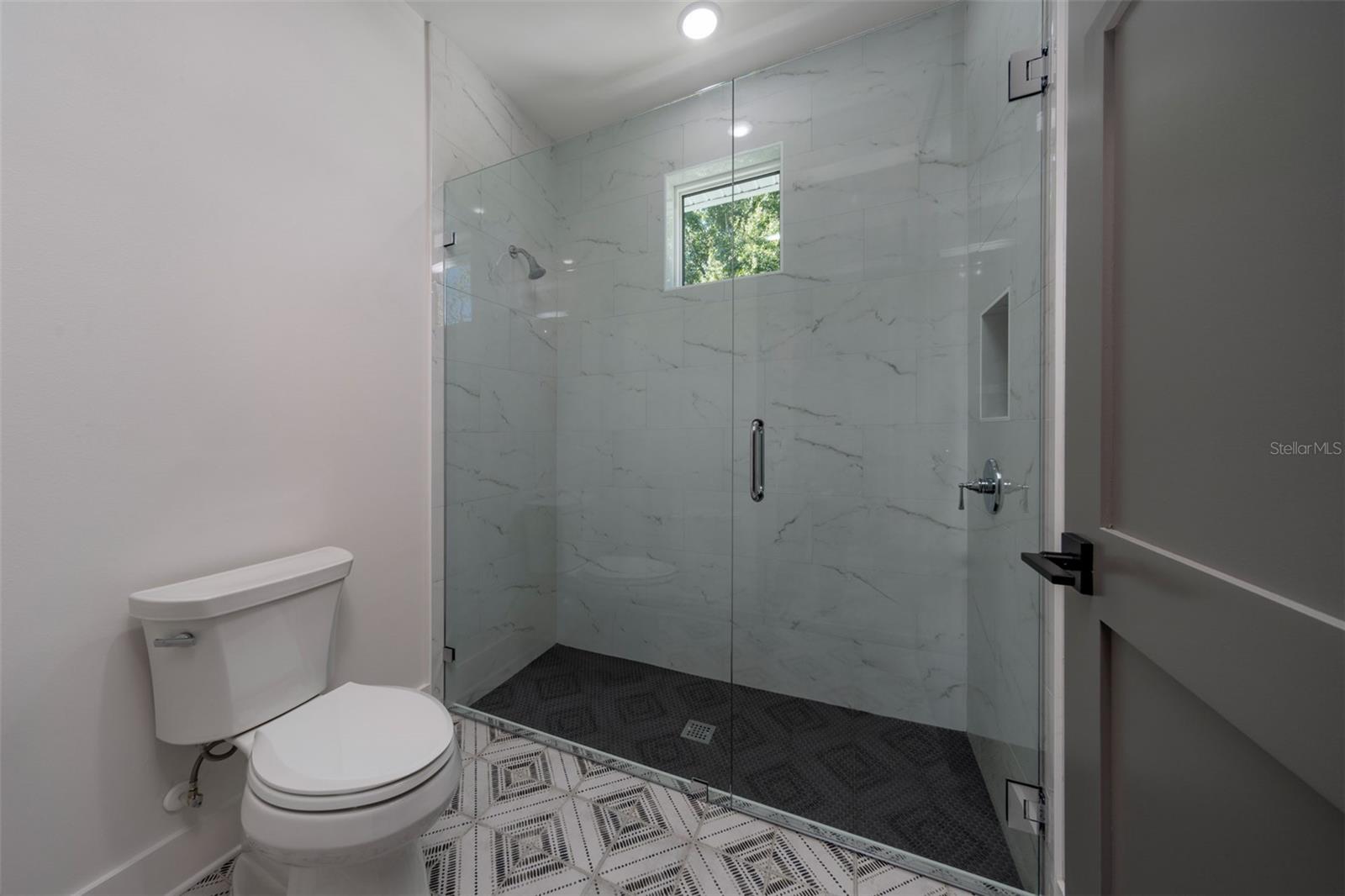 Image 60 of 83 For 910 Golfview Street