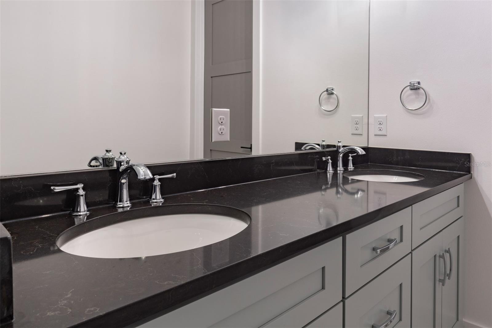 Image 64 of 83 For 910 Golfview Street