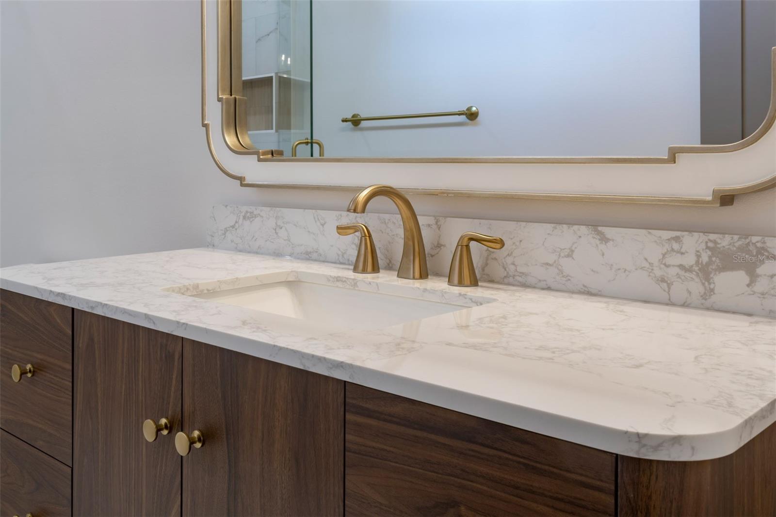 Image 65 of 83 For 910 Golfview Street