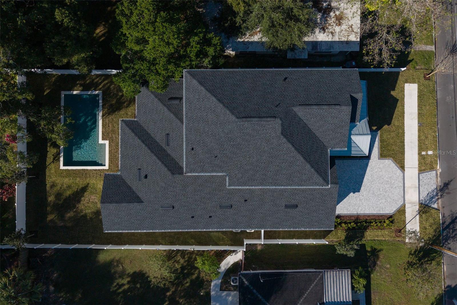 Image 77 of 83 For 910 Golfview Street