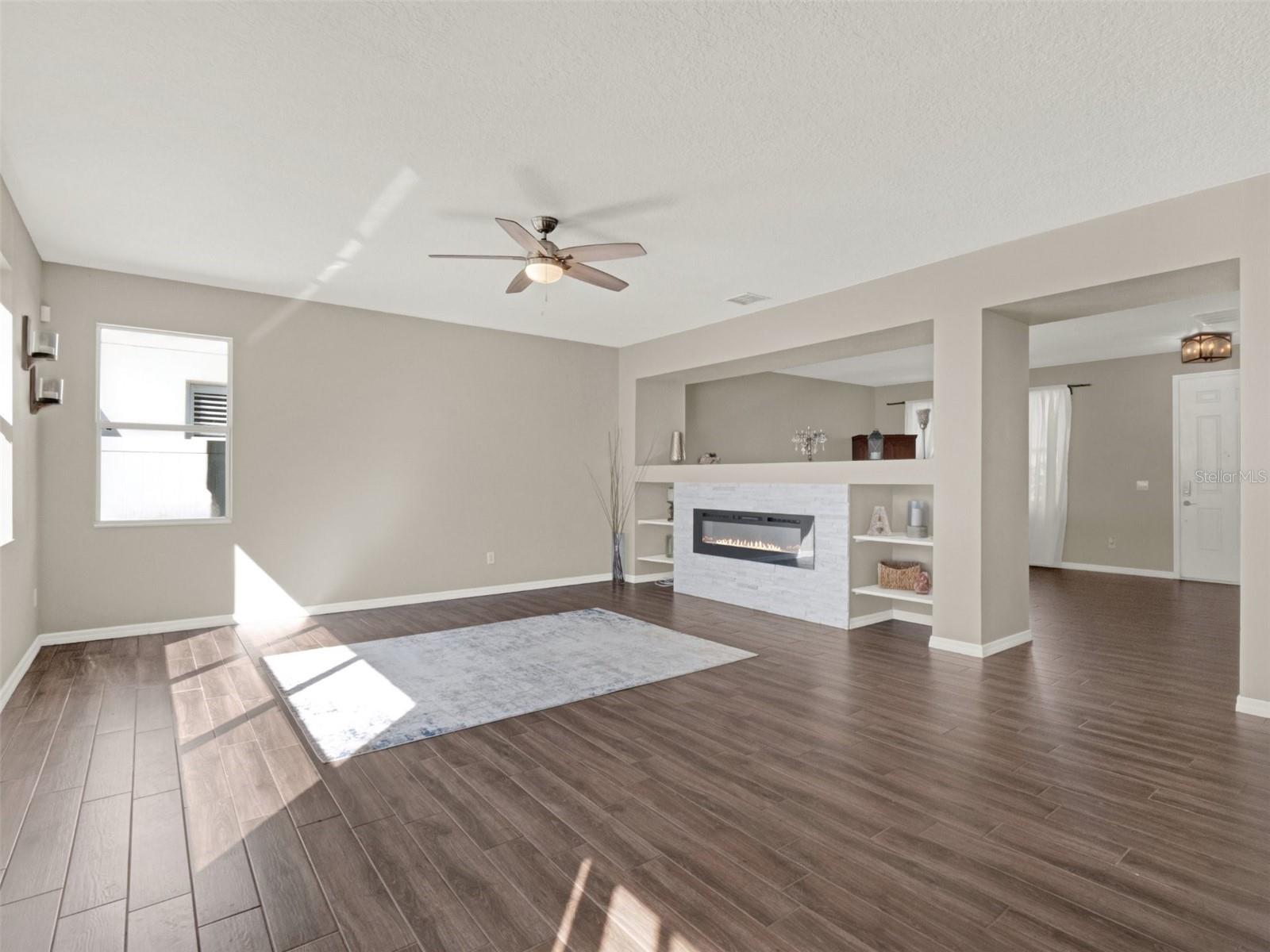 Listing photo id 13 for 14236 Golden Rain Tree Boulevard