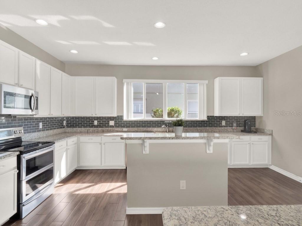 Listing photo id 16 for 14236 Golden Rain Tree Boulevard