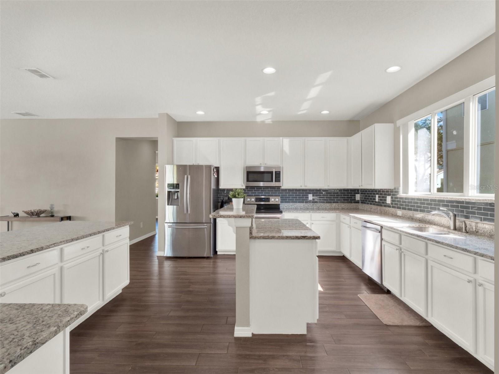 Listing photo id 17 for 14236 Golden Rain Tree Boulevard