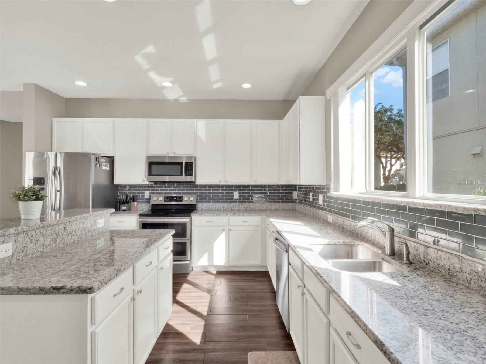 Listing photo id 18 for 14236 Golden Rain Tree Boulevard