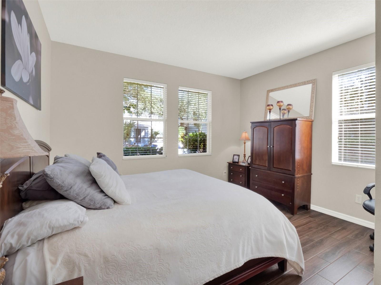 Listing photo id 20 for 14236 Golden Rain Tree Boulevard