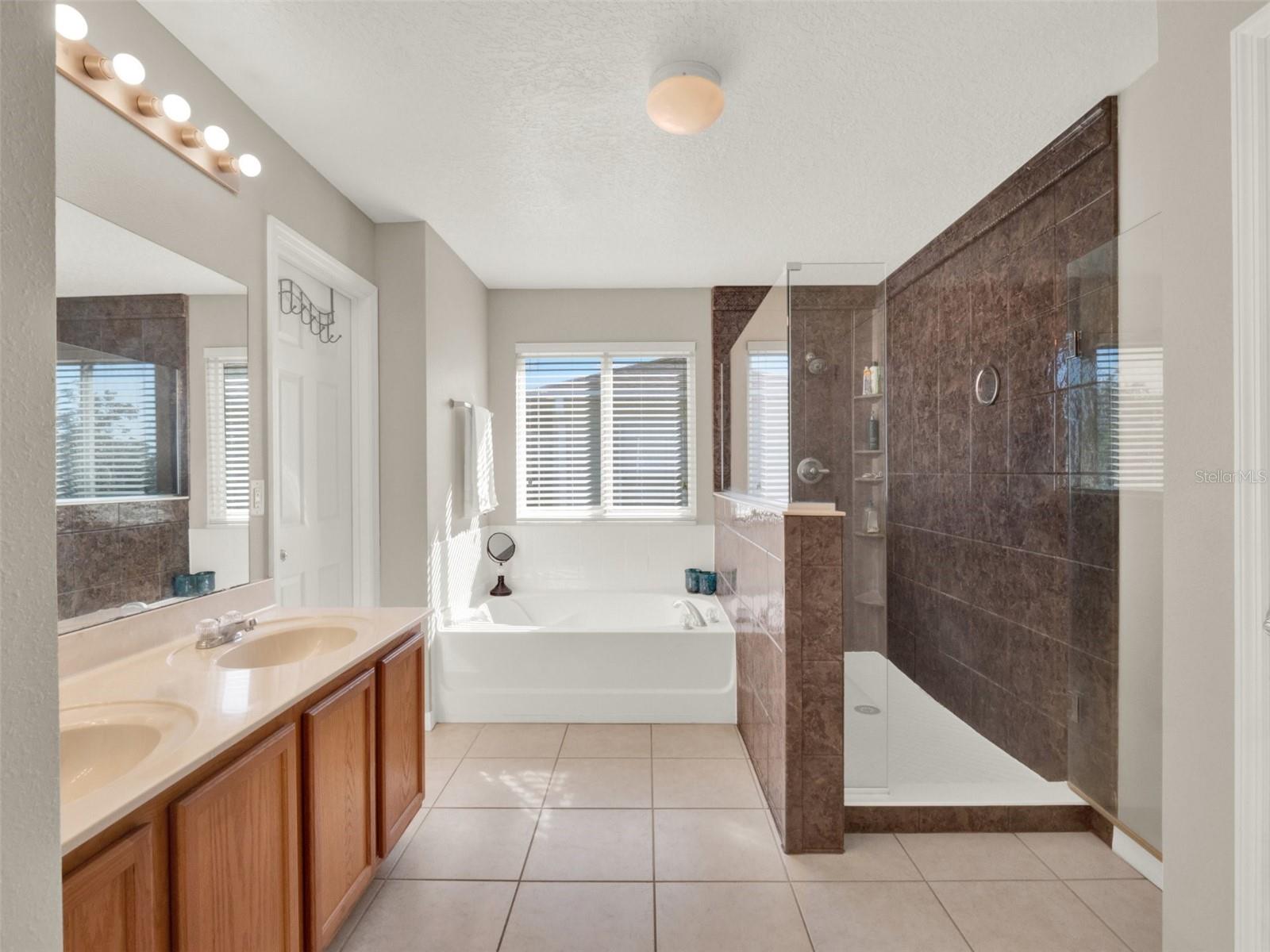 Listing photo id 28 for 14236 Golden Rain Tree Boulevard