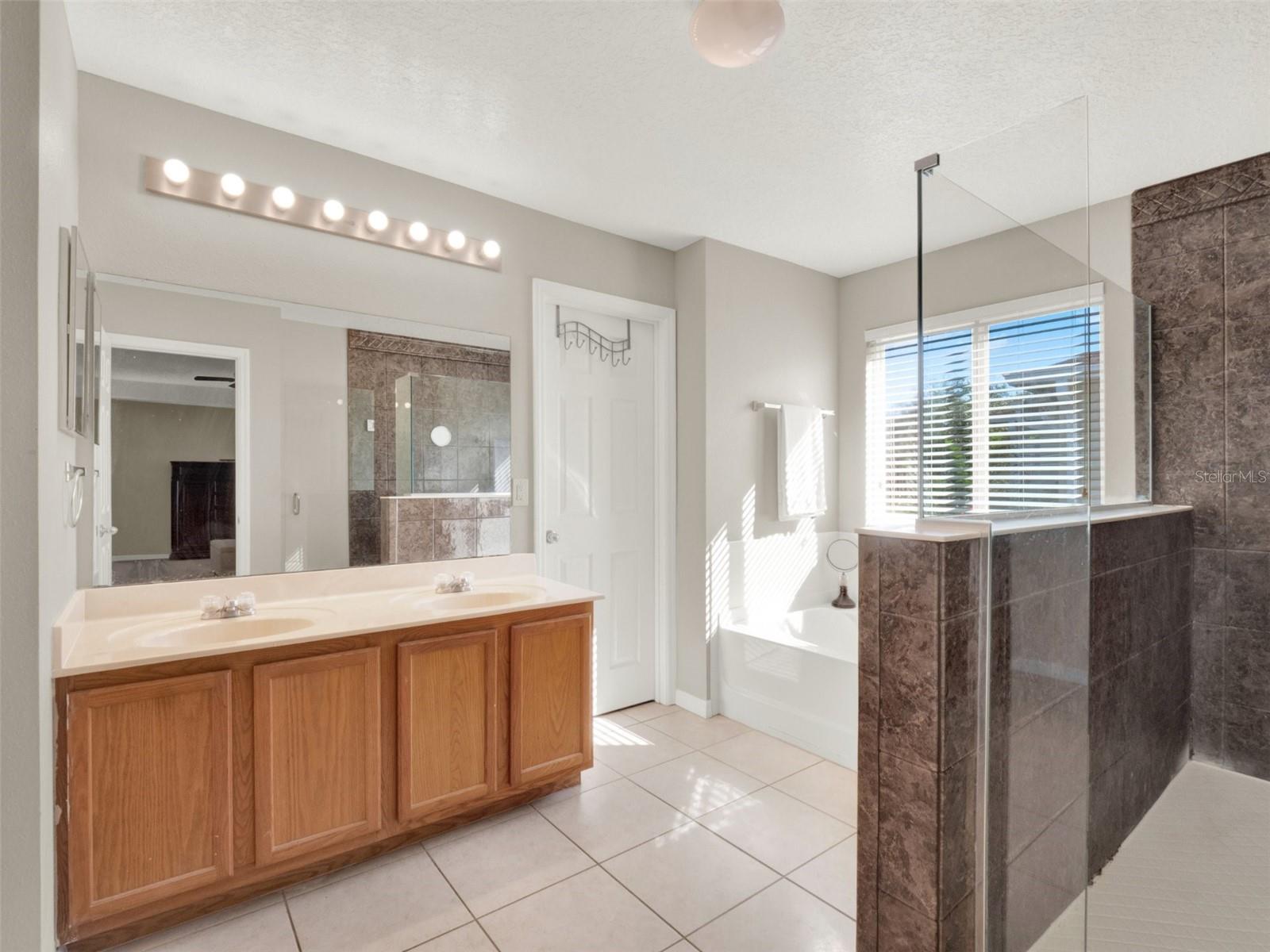 Listing photo id 29 for 14236 Golden Rain Tree Boulevard