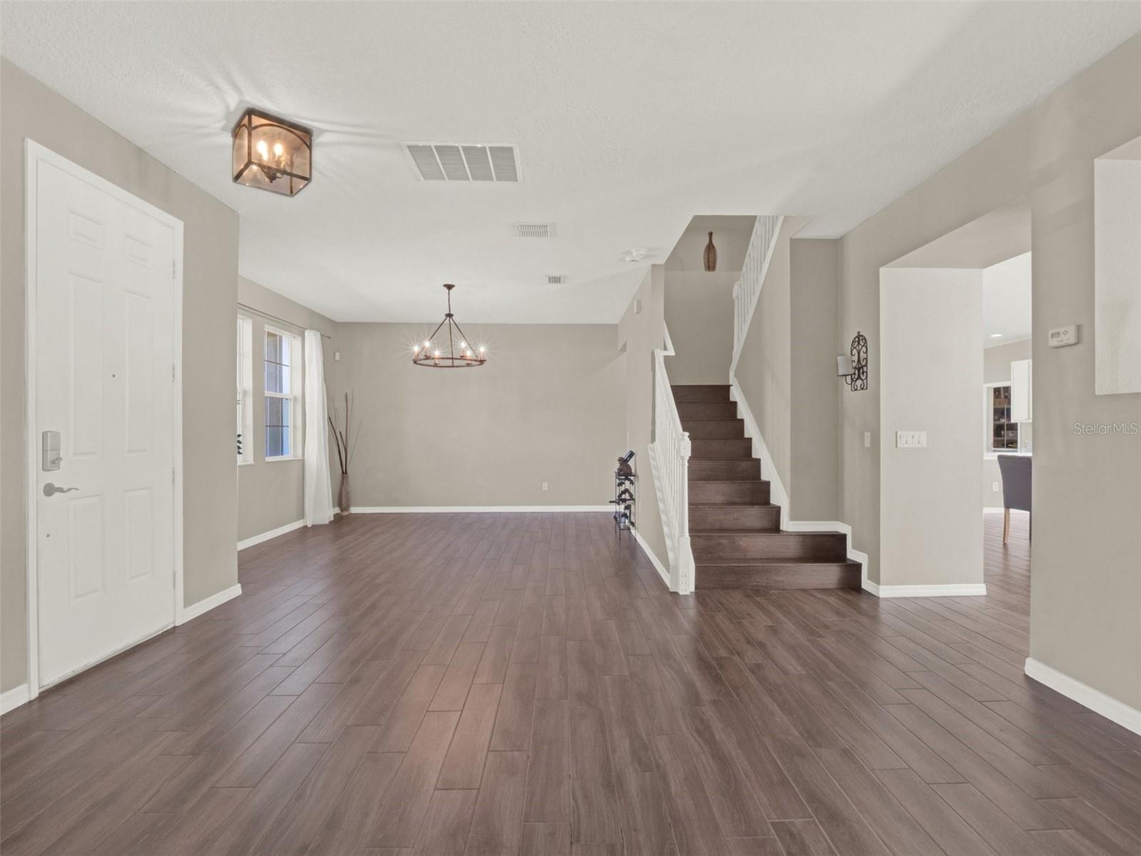 Listing photo id 5 for 14236 Golden Rain Tree Boulevard