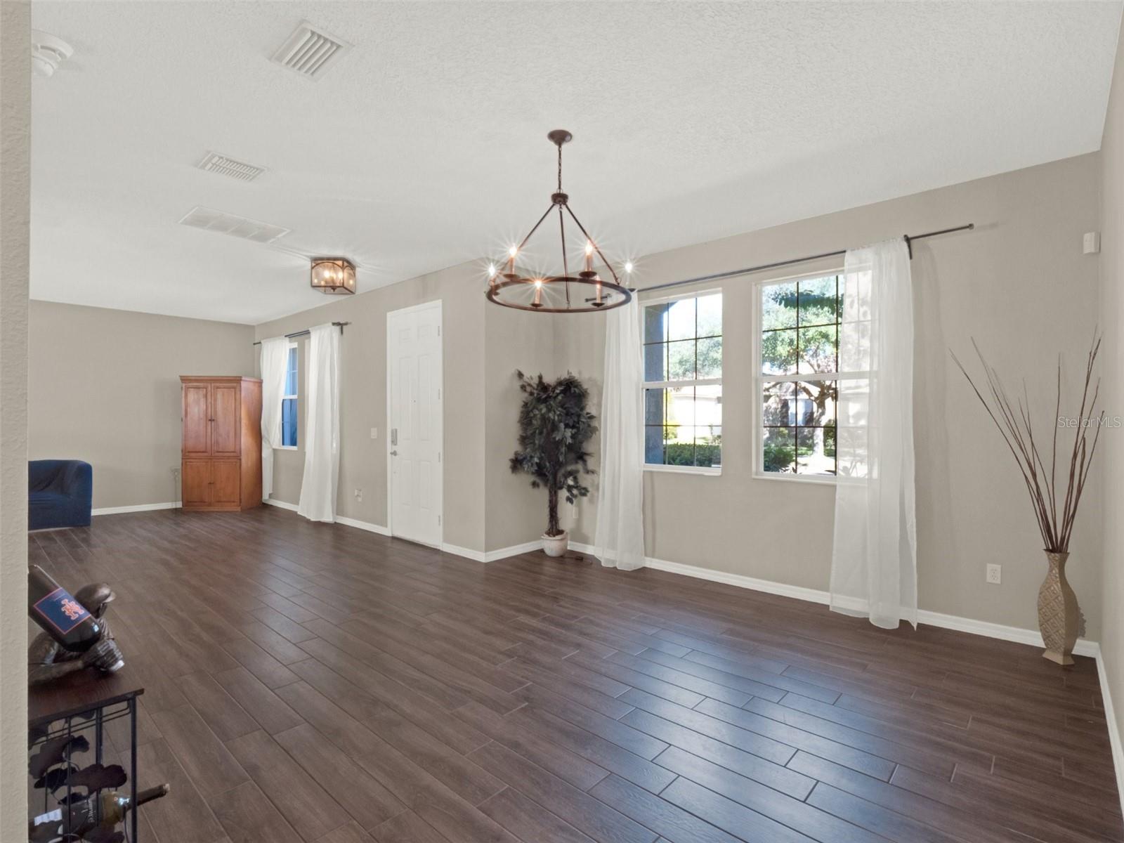 Listing photo id 7 for 14236 Golden Rain Tree Boulevard