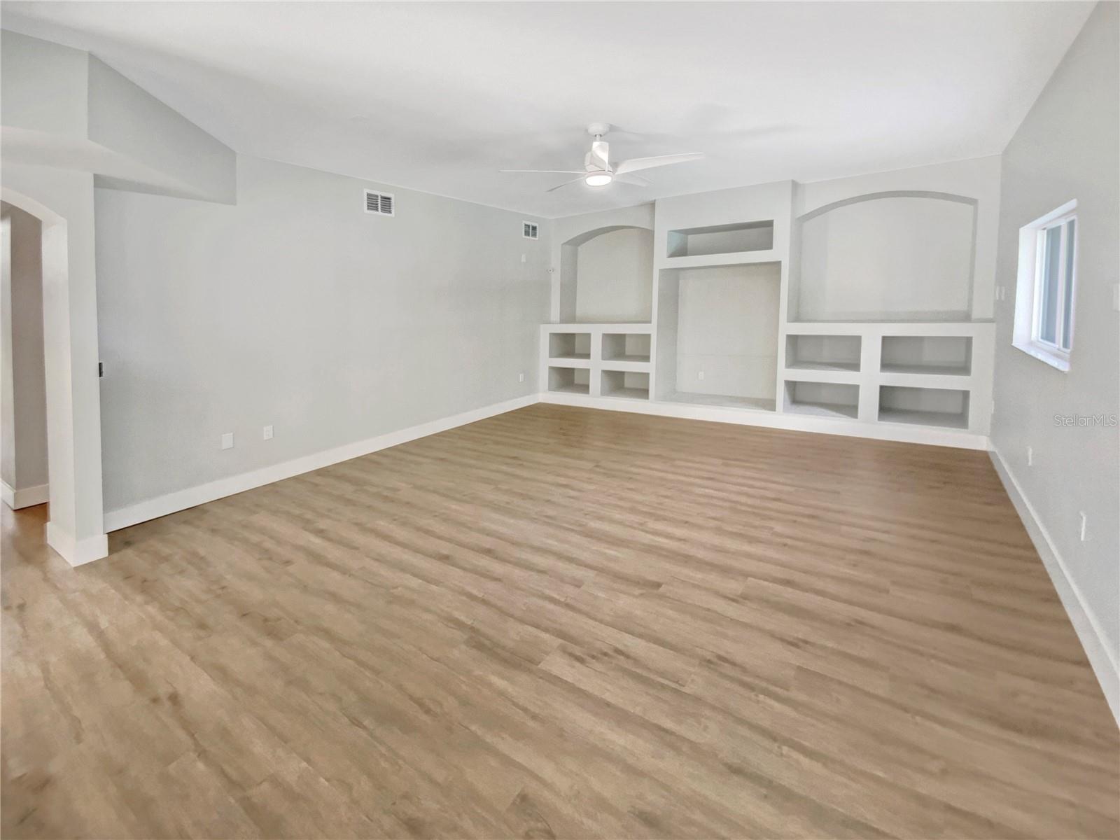 Image 17 of 58 For 19331 Sandy Springs Circle