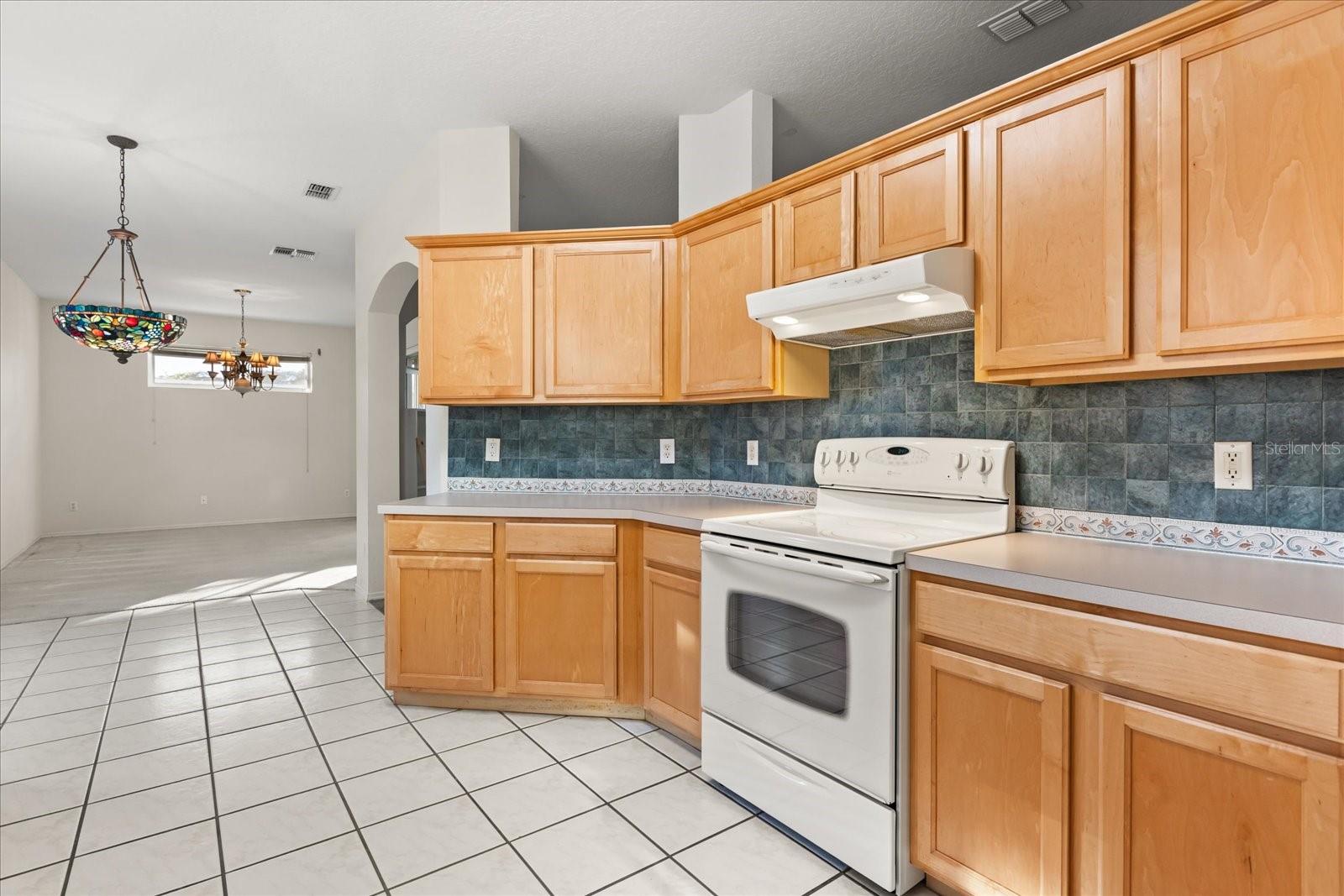 Image 8 of 20 For 962 Cherry Valley Way