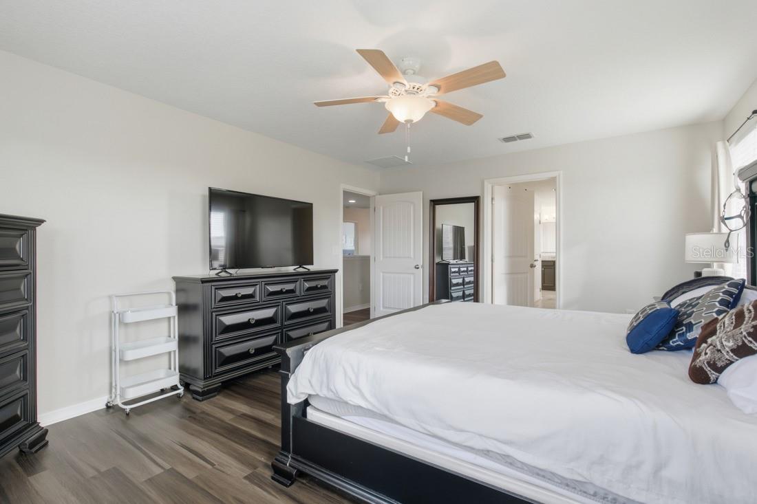 Image 17 of 47 For 1493 Reflection Cove