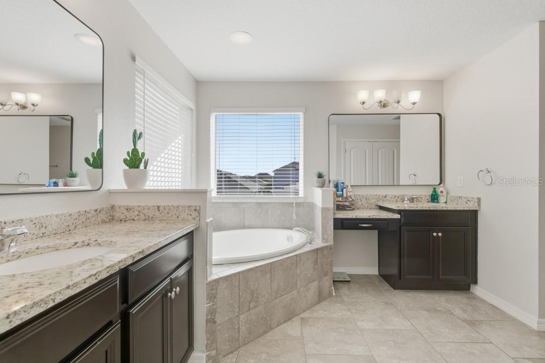 Image 19 of 47 For 1493 Reflection Cove