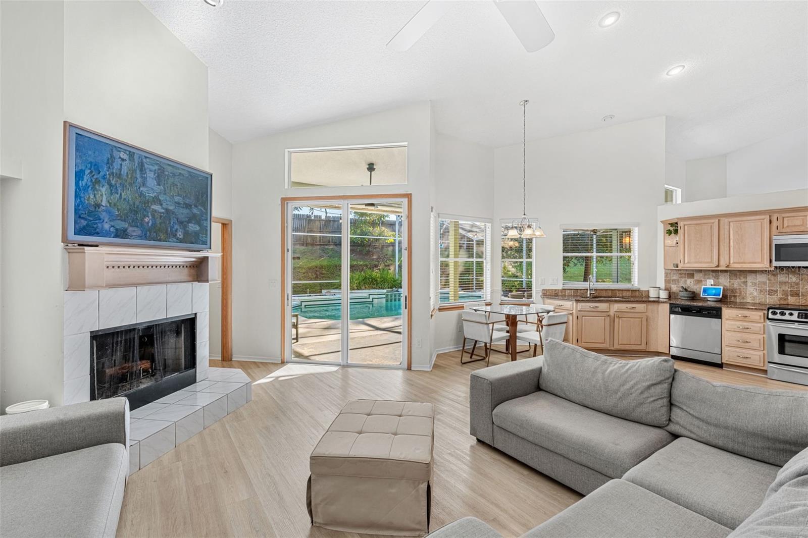 Image 10 of 34 For 8449 Island Palm Circle