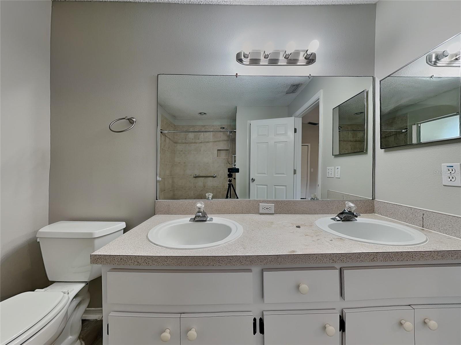 Image 13 of 15 For 8904 Bridgeford Oaks Drive