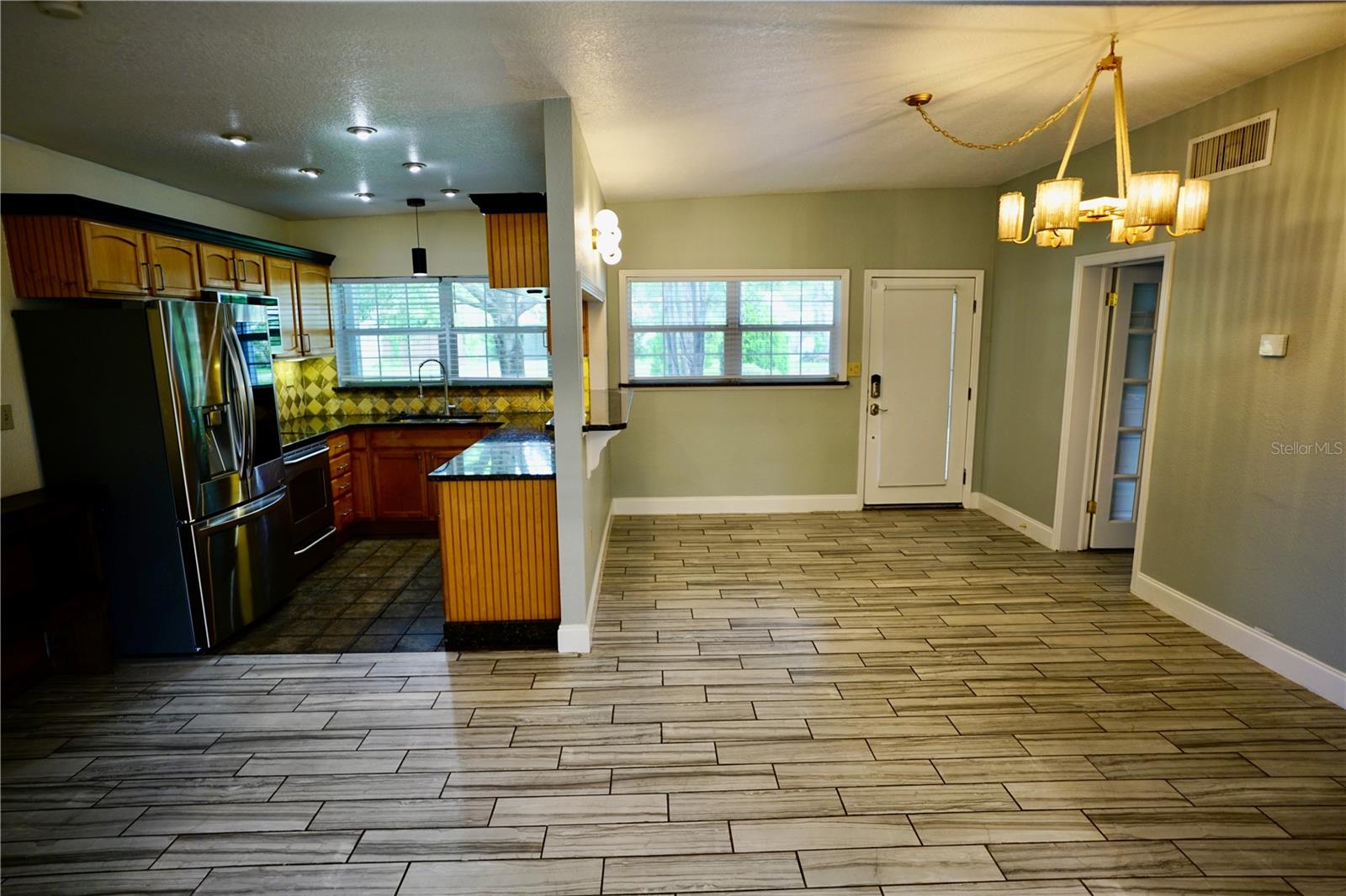 Image 6 of 25 For 2514 Illinois Street