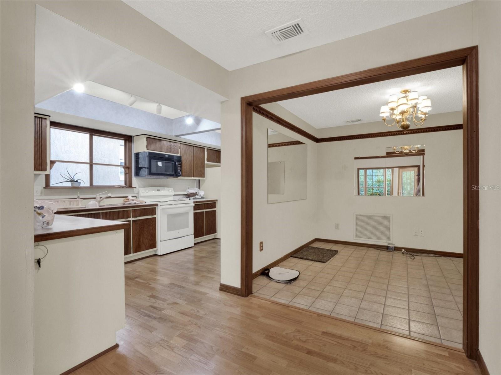 Image 18 of 39 For 662 Nighthawk Circle