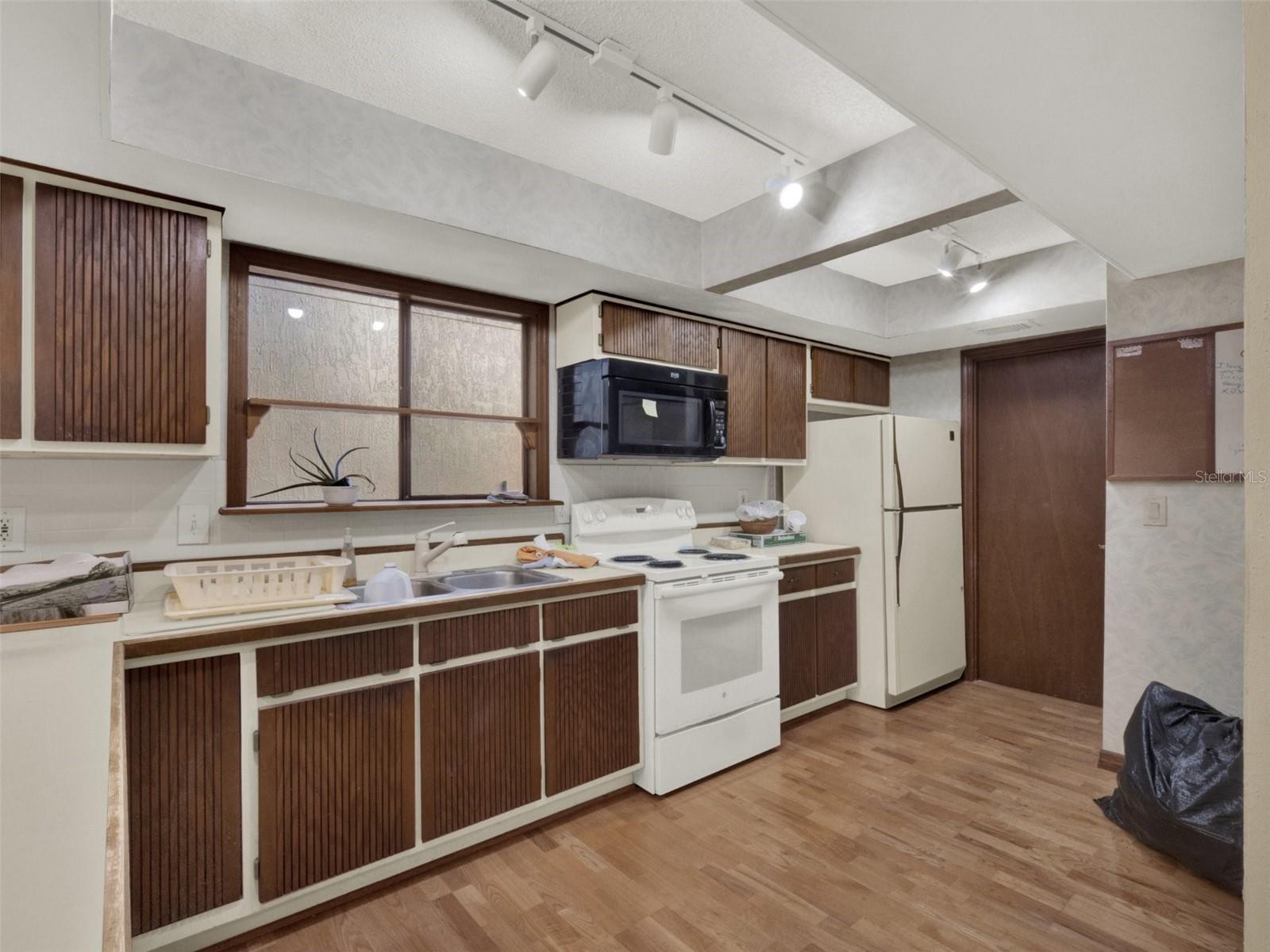 Image 19 of 39 For 662 Nighthawk Circle