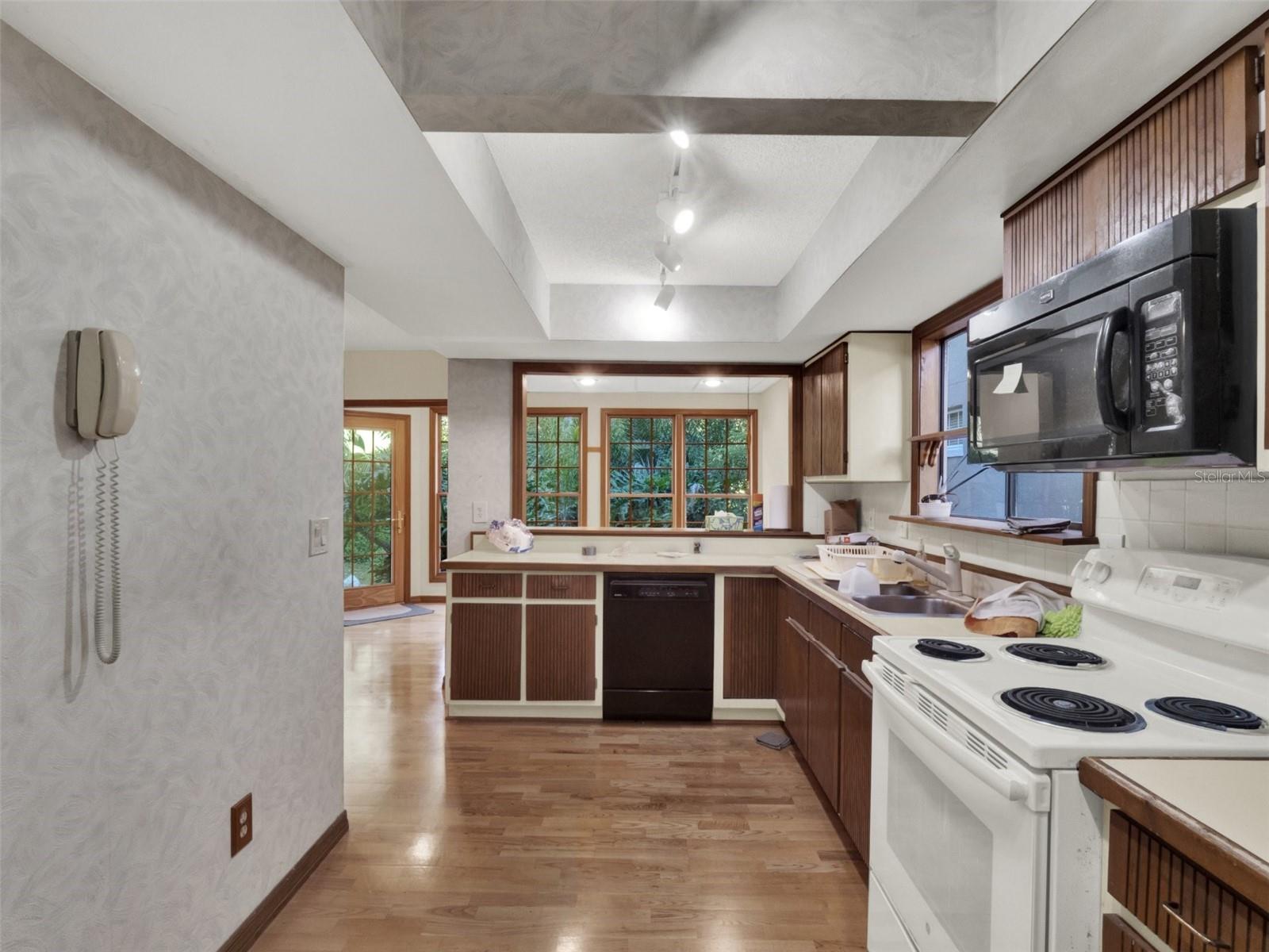 Image 20 of 39 For 662 Nighthawk Circle