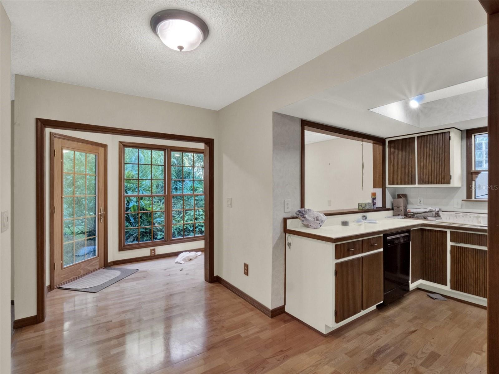 Image 21 of 39 For 662 Nighthawk Circle