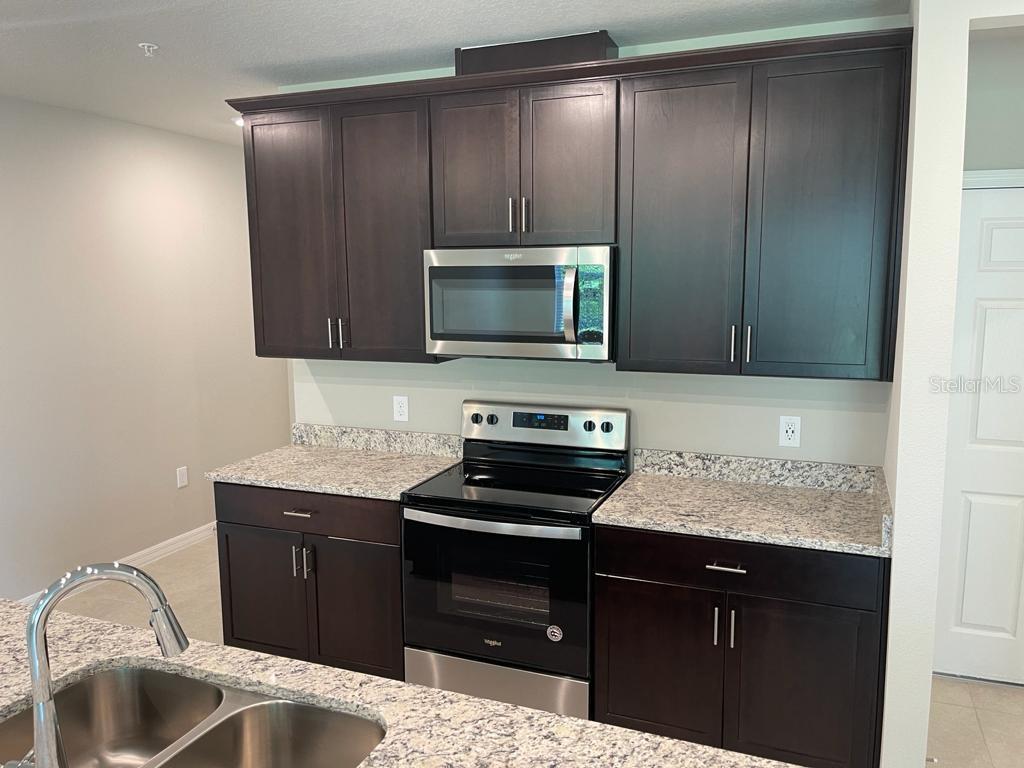 Image 10 of 60 For 975 Robin Holly Street