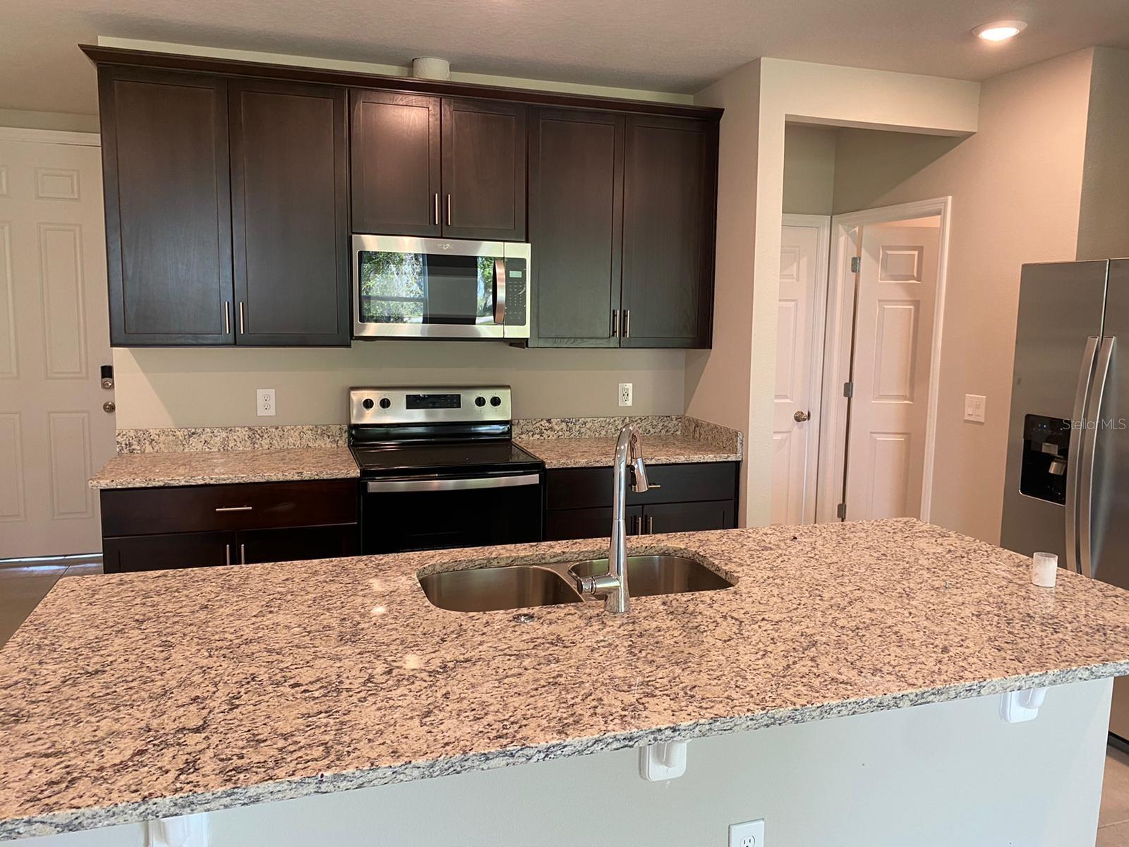 Image 12 of 60 For 975 Robin Holly Street