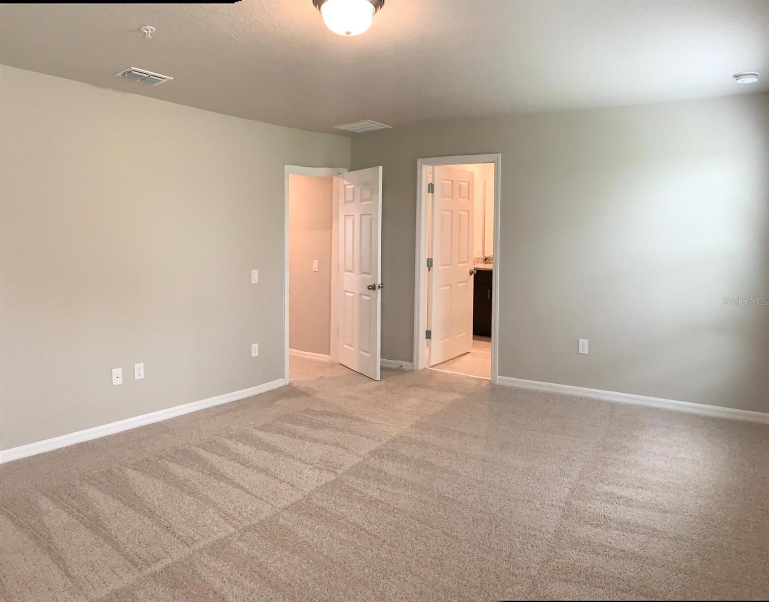 Image 16 of 60 For 975 Robin Holly Street