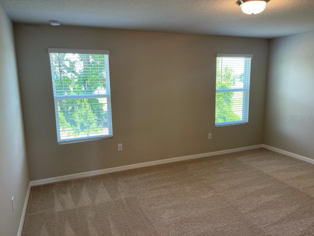 Image 18 of 60 For 975 Robin Holly Street