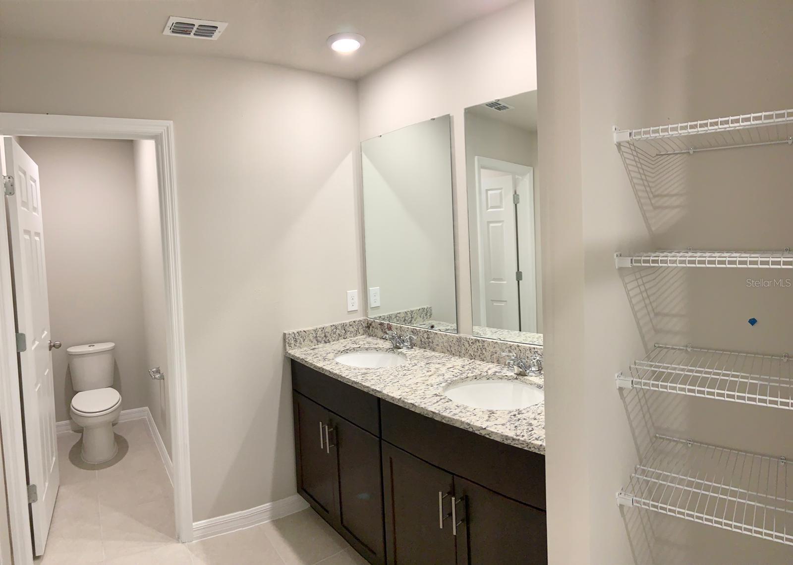 Image 21 of 60 For 975 Robin Holly Street