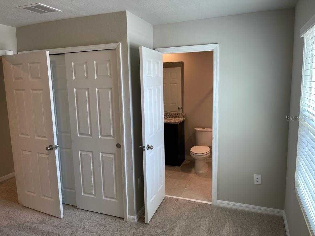 Image 22 of 60 For 975 Robin Holly Street