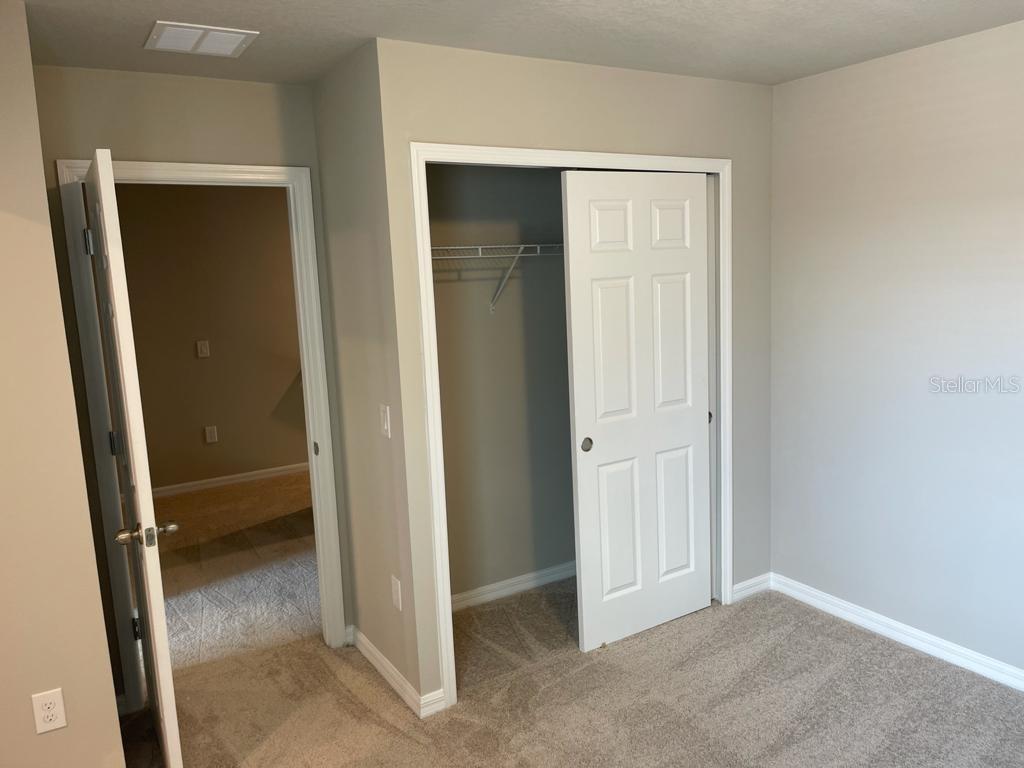 Image 23 of 60 For 975 Robin Holly Street