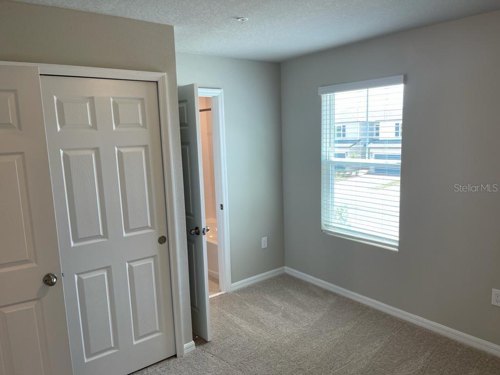 Image 25 of 60 For 975 Robin Holly Street