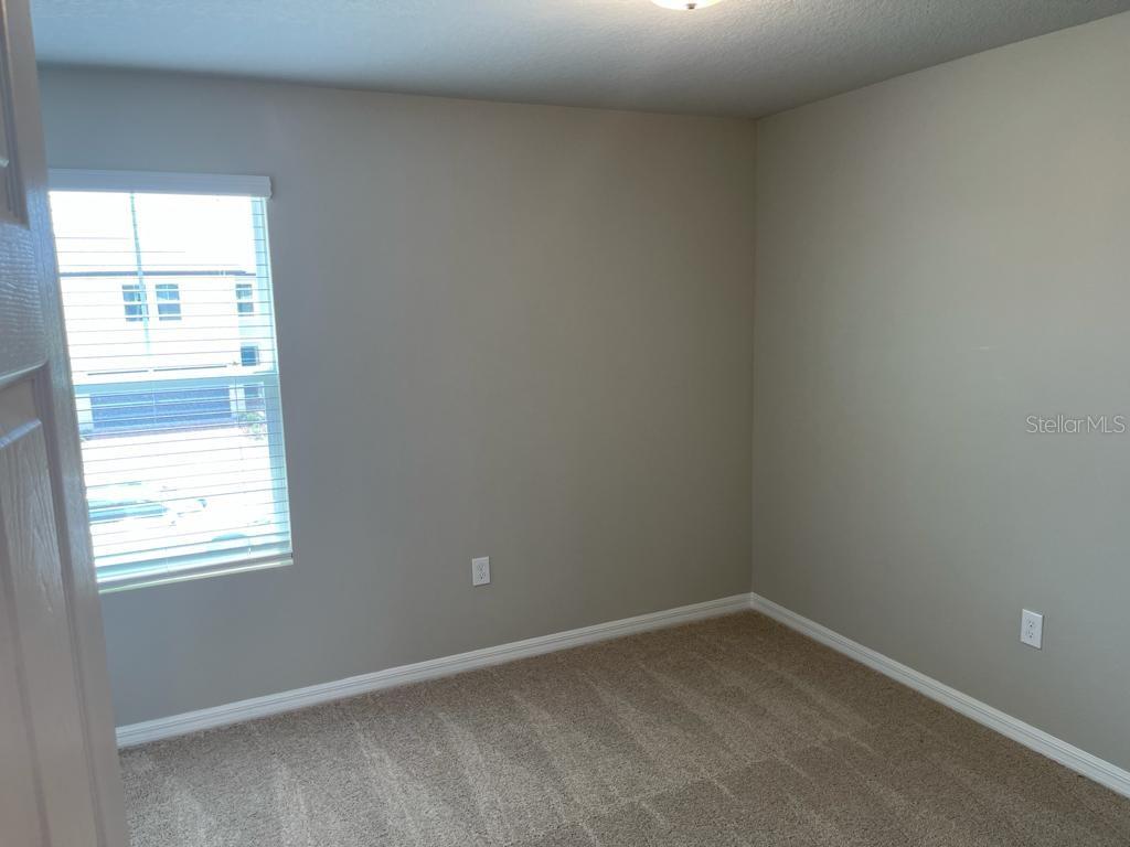 Image 26 of 60 For 975 Robin Holly Street